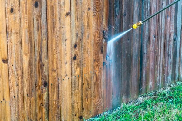 Fence Washing in Franklin