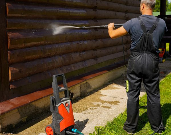 Log Home Pressure Washing in Franklin